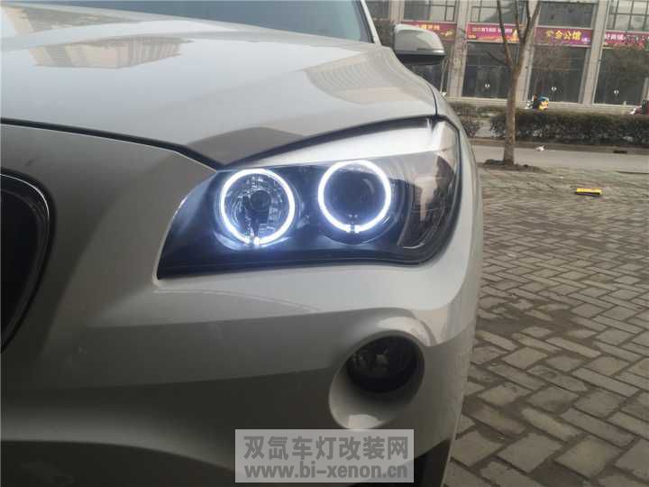 连云港市新浦区宝马X1改国产海拉5透镜，四天使眼。汉雷5500K灯泡