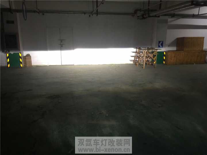 连云港市新浦区现代IX35龙鼎总成透镜垃圾。更换国产海拉5透镜，汉雷5500K灯泡。