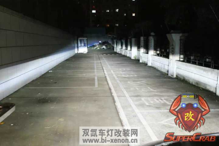 上海超级螃蟹改灯南京店 大众新朗逸改装氙气大灯双光透镜亮度提升3~5倍