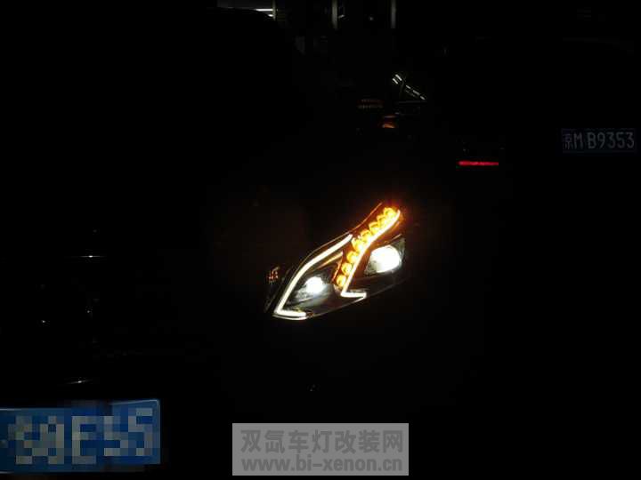 北京改灯 奔驰E260升级原厂高配智能随动双透镜全LED大灯 专业改灯
