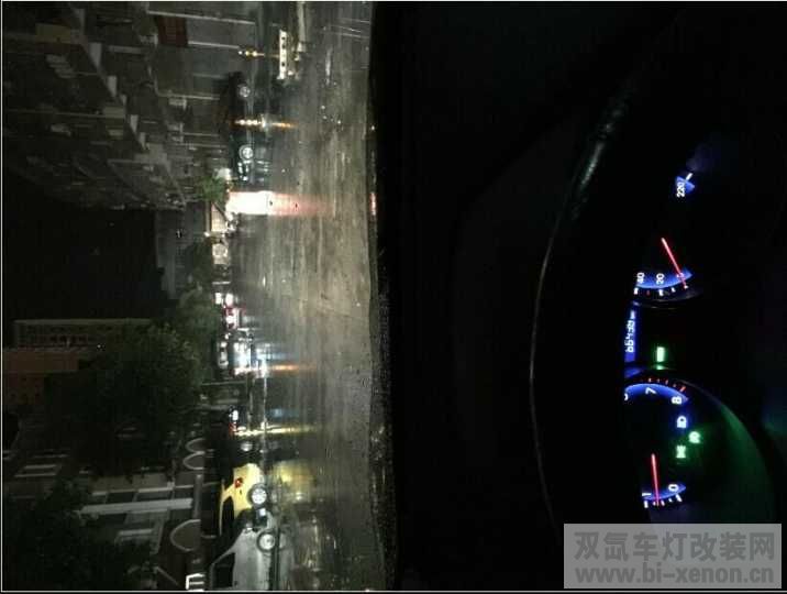 耗时:4个小时 夜间道路实测 灯光亮度比原车卤素灯提升500%以上